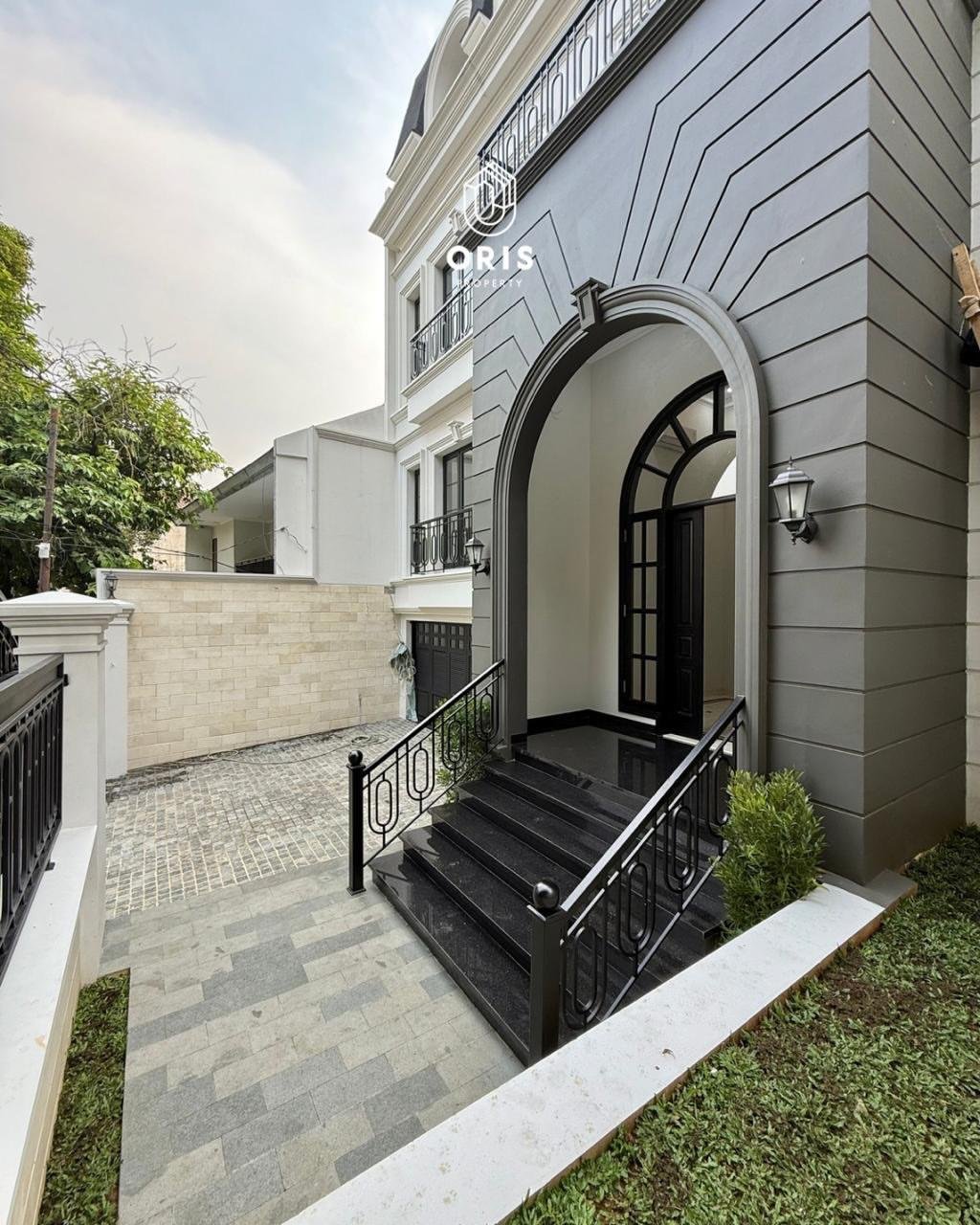 Brand New Modern Classic Dekat Ke Senayan - foto 2