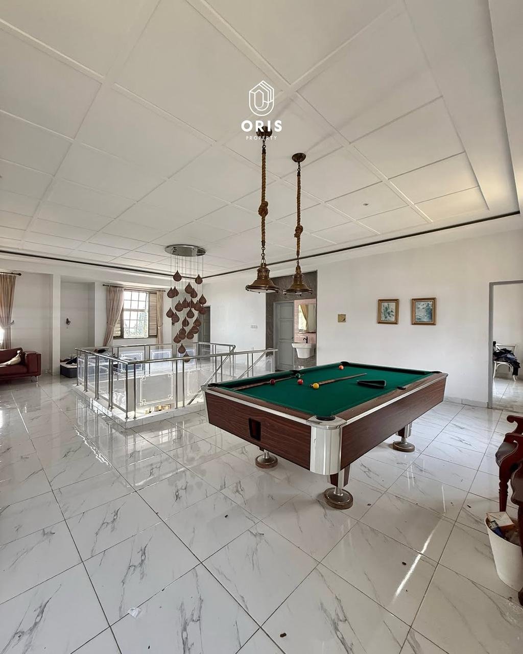 Desain Modern Classic Fully Furnished, Halaman Luas - foto 6