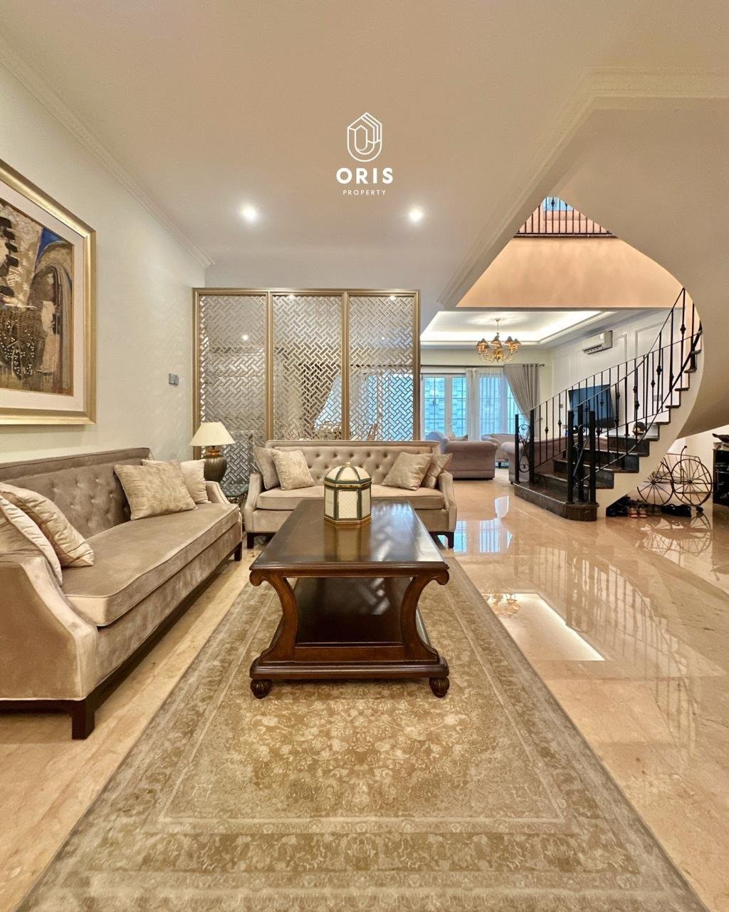 Luxury Modern Classic Semi Furnished, Row Jalan Lebar - foto 2