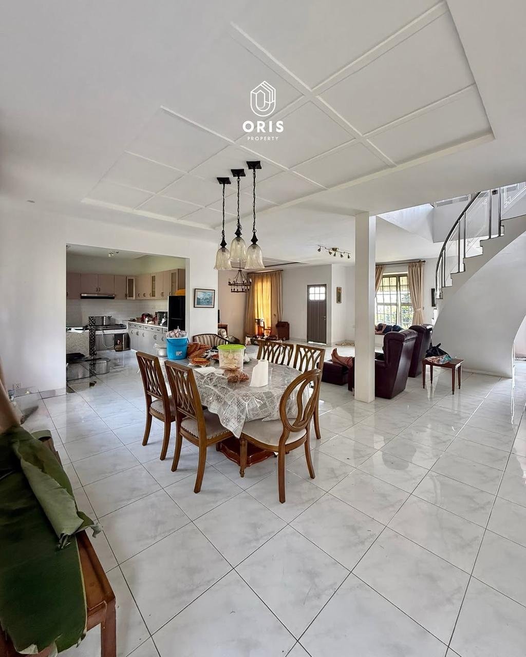 Desain Modern Classic Fully Furnished, Halaman Luas - foto 5
