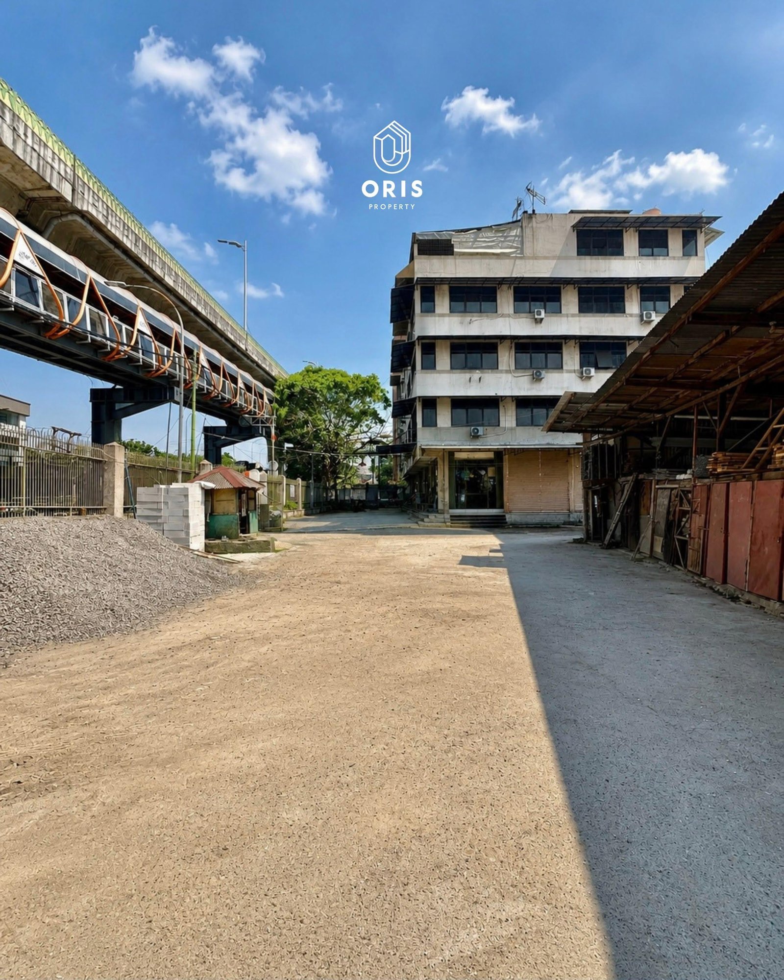 Ruko 5 Gandeng + Tanah, Lokasi Strategis - foto 2