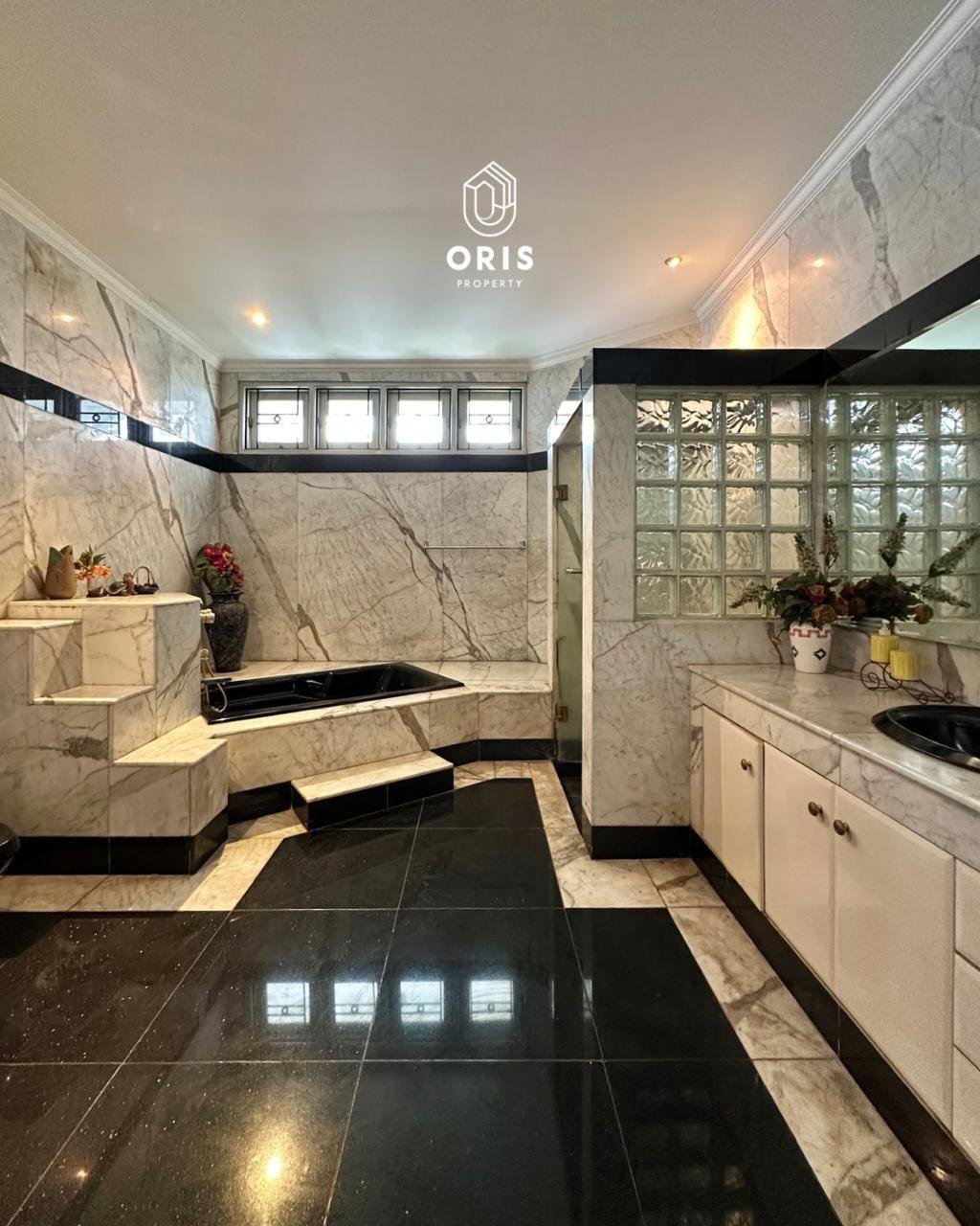 Luxurious Modern Row Jalan Lebar di Bukit Cinere Indah - foto 9