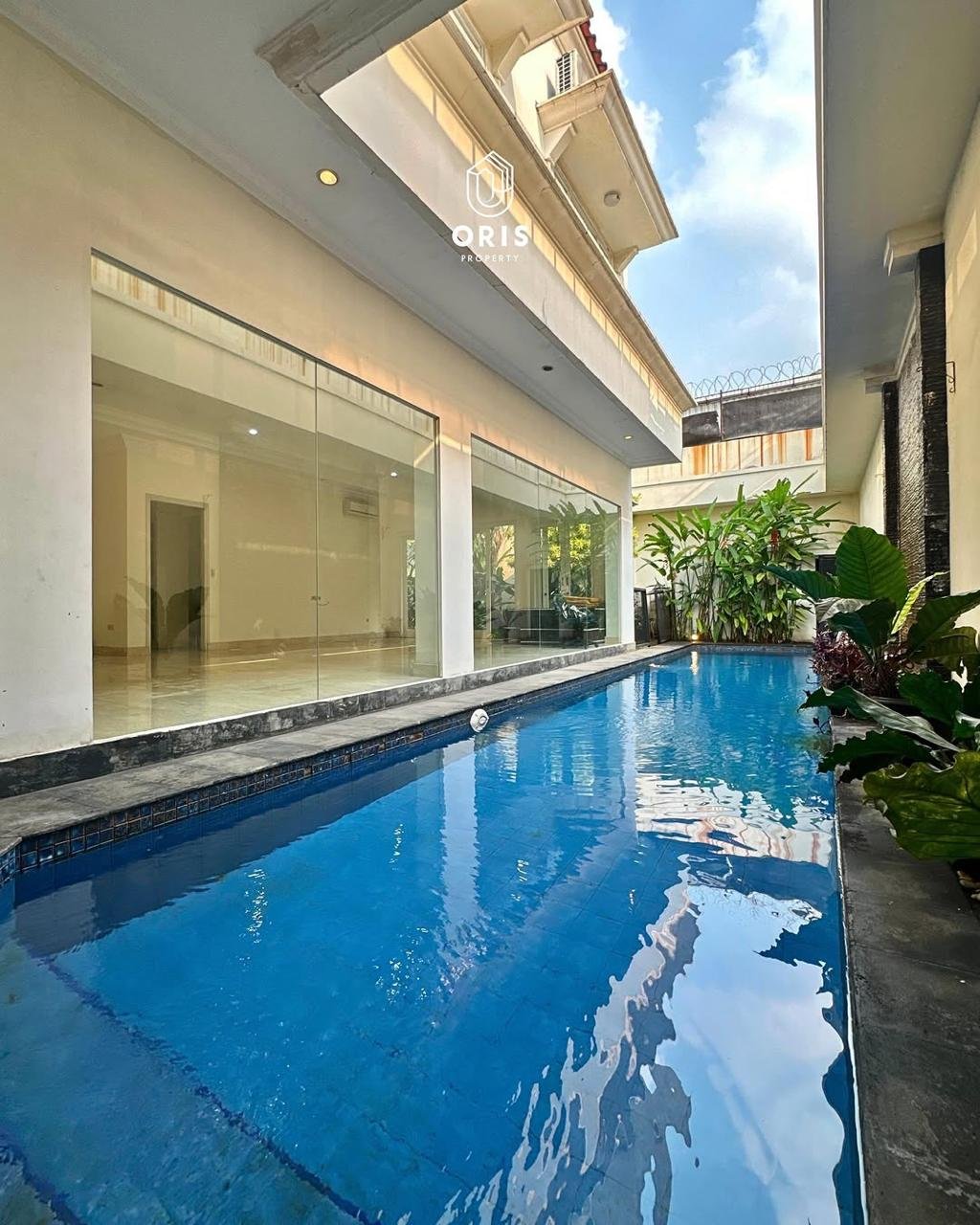 Siap Huni Semi Furnished, Halaman Luas - foto 4