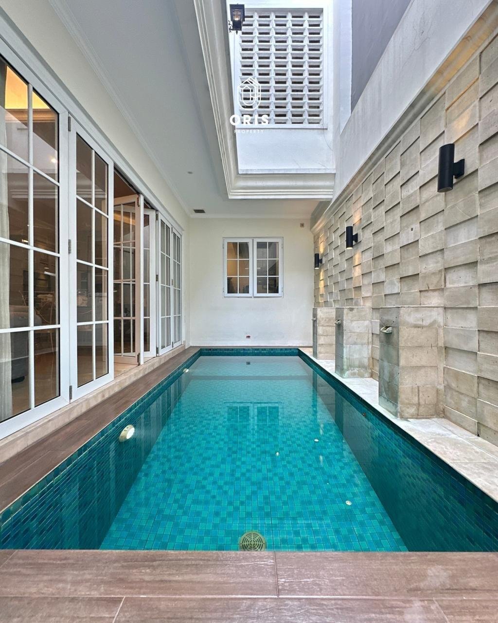 Luxury Modern Classic Semi Furnished, Row Jalan Lebar - foto 7