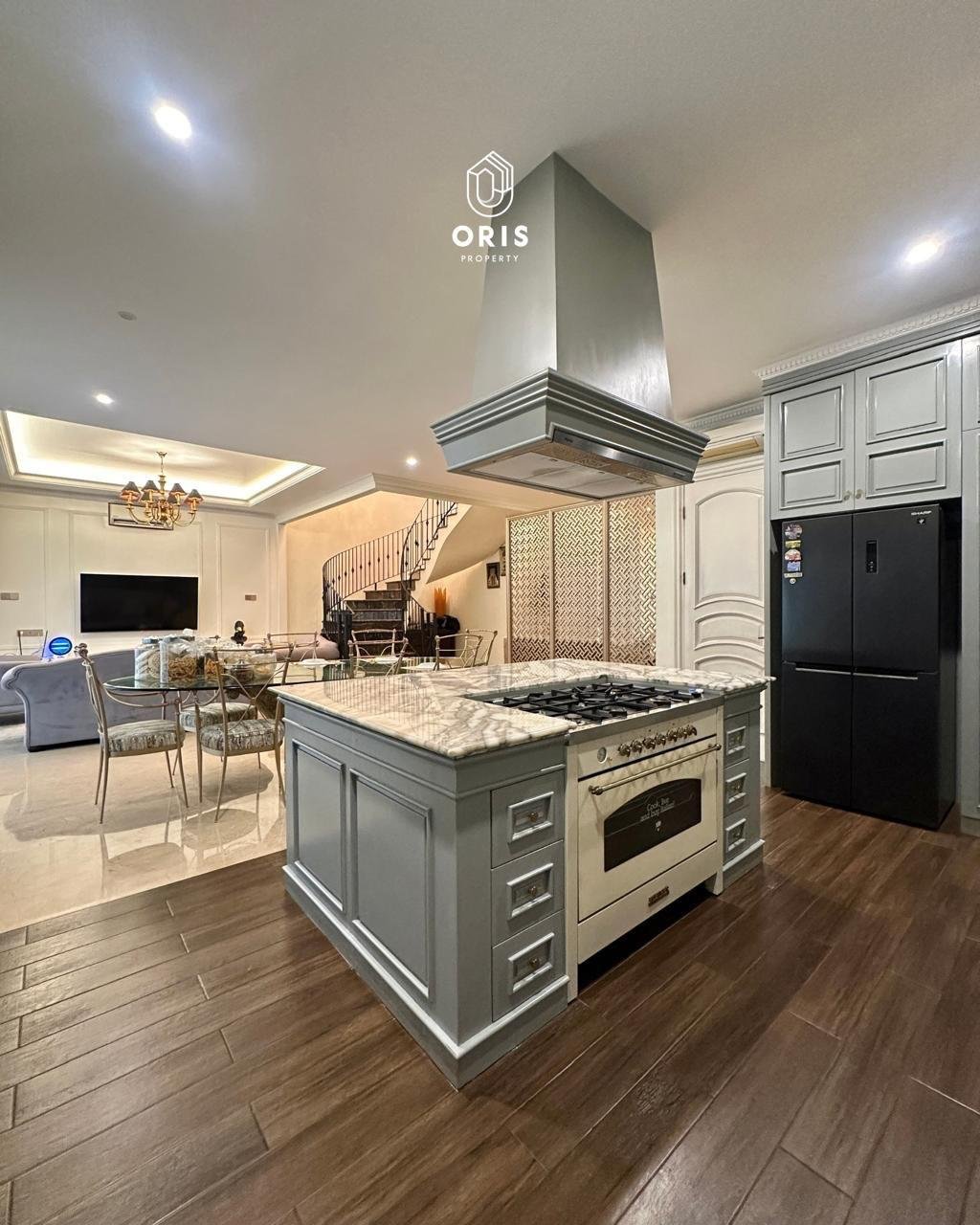 Luxury Modern Classic Semi Furnished, Row Jalan Lebar - foto 5