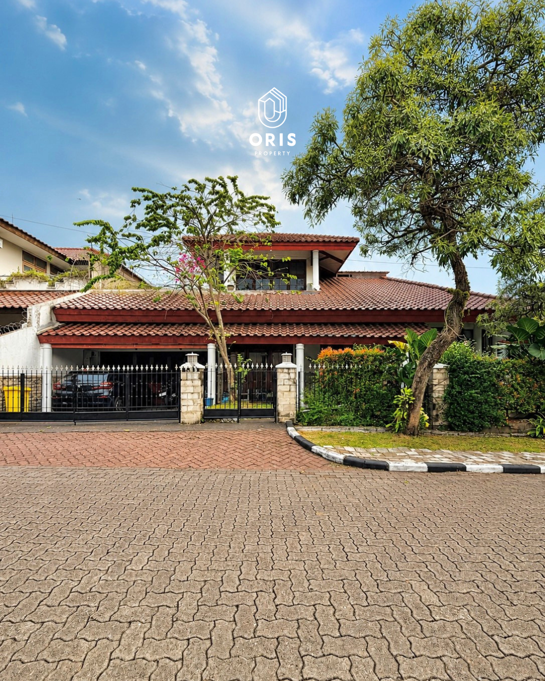 Depan Taman Posisi Hoek di Villa Cinere Mas - foto utama