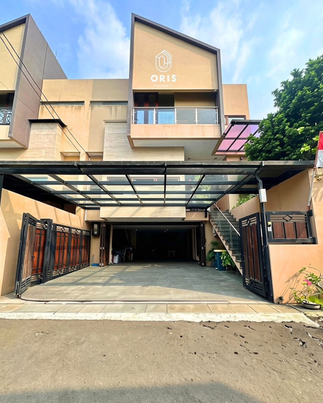 One Gate System & Hadap Utara - foto utama