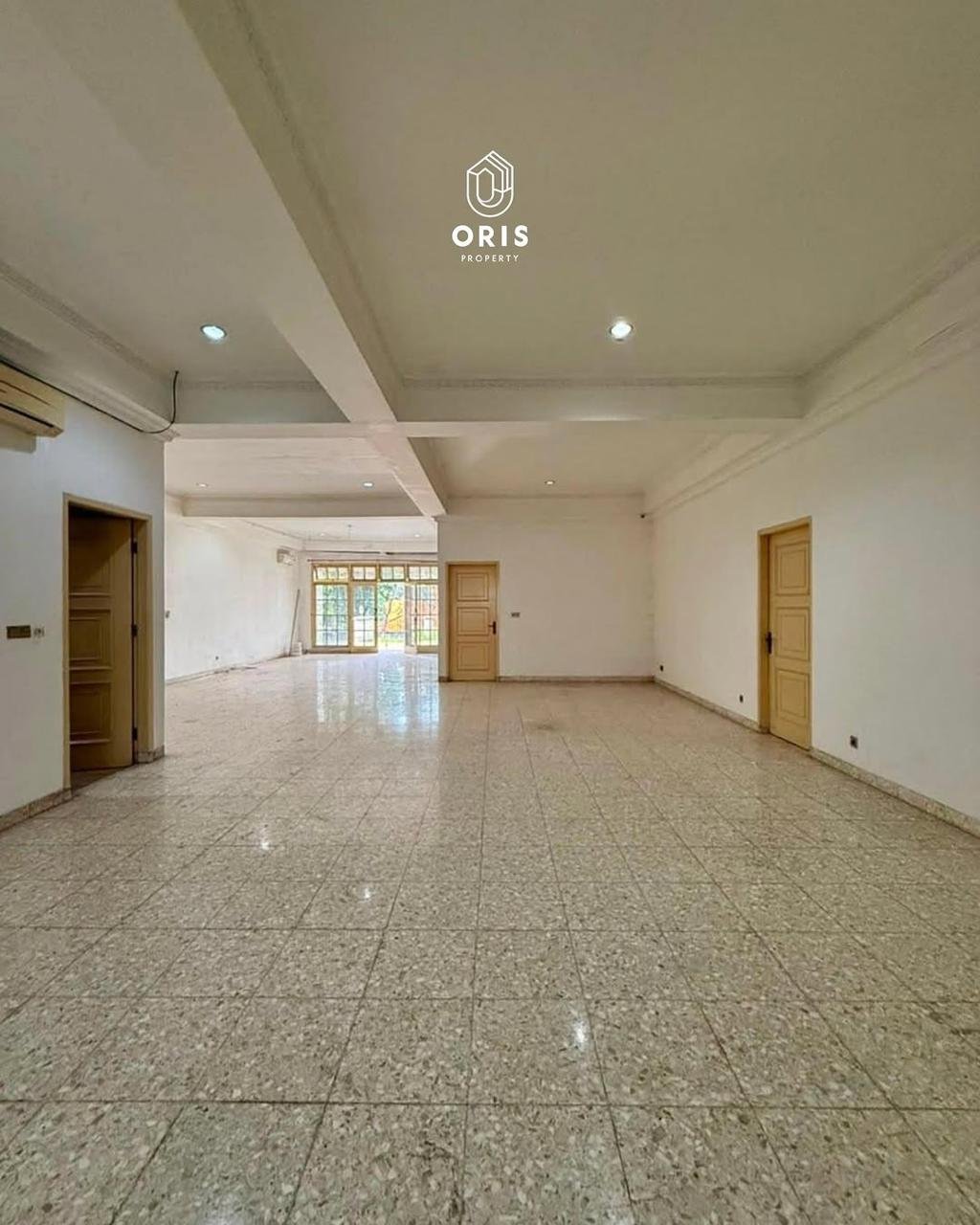 Row Jalan Lebar, Halaman Luas & Hadap Timur - foto 3