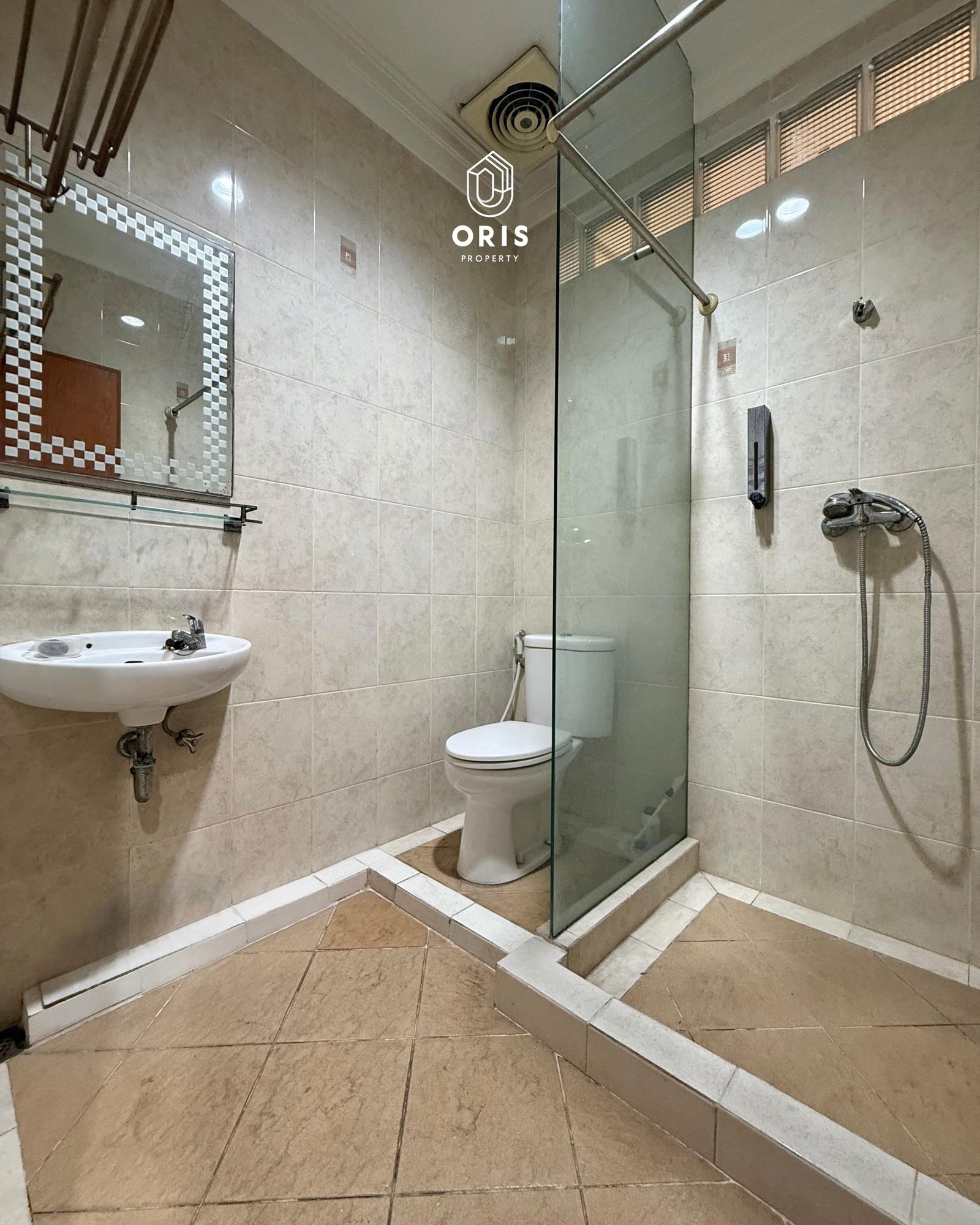 Modern Minimalist Siap Huni, Semi Furnished, Posisi Hoek - foto 9