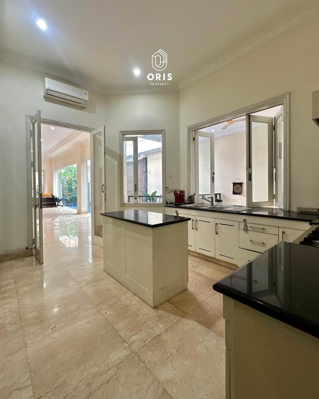 Siap Huni Semi Furnished, Halaman Luas - foto 5
