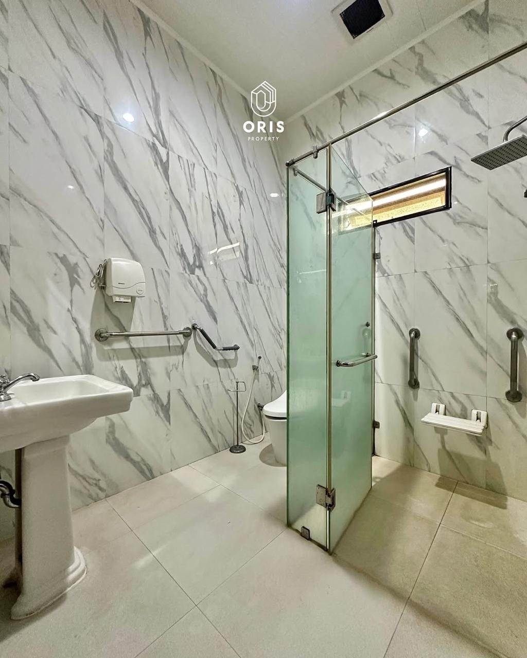 Luxury Modern Halaman Luas, Hadap Utara - foto 7