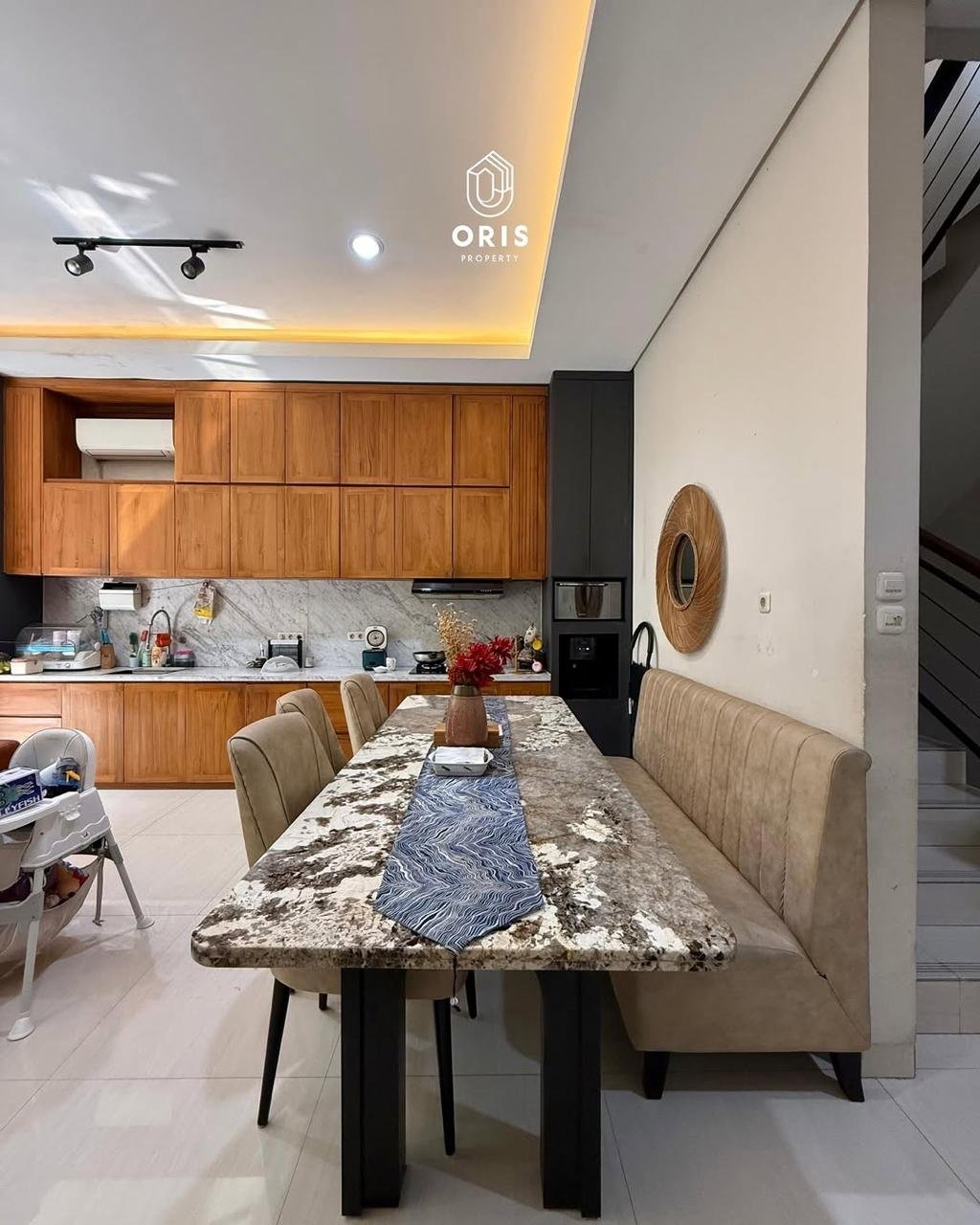Modern Minimalist 3,5 Lantai Fully Furnished - foto 6