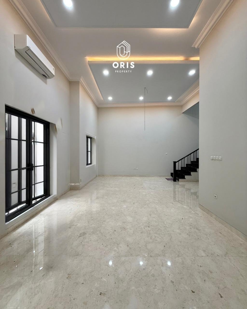 Brand New Modern Classic Dekat Ke Senayan - foto 4