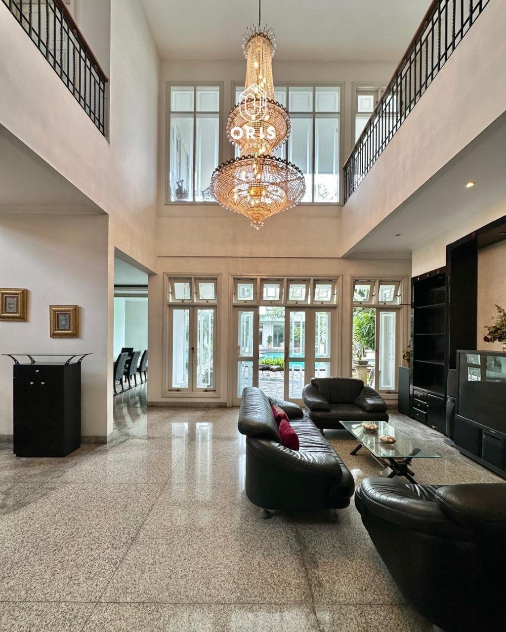 Luxurious Modern Row Jalan Lebar di Bukit Cinere Indah - foto 3