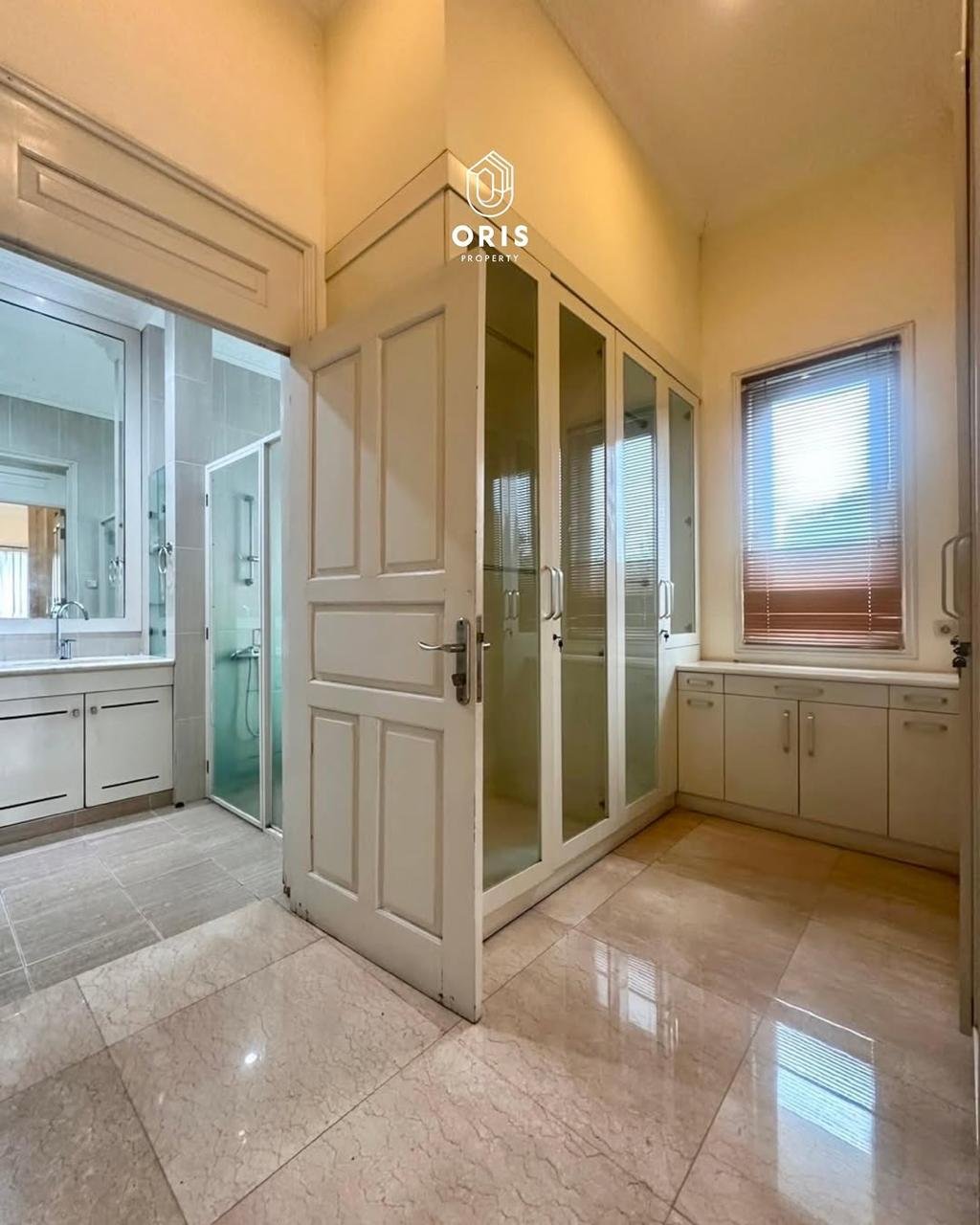 Siap Huni Semi Furnished, Halaman Luas - foto 8