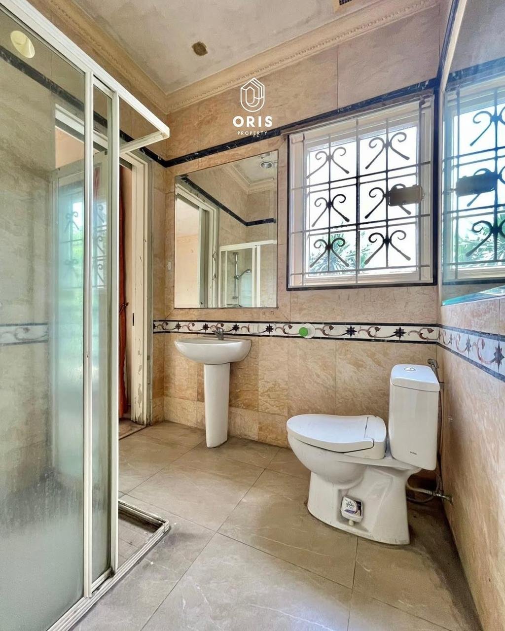 Luxurious Modern Classic Posisi Hoek - Simprug Garden - foto 10