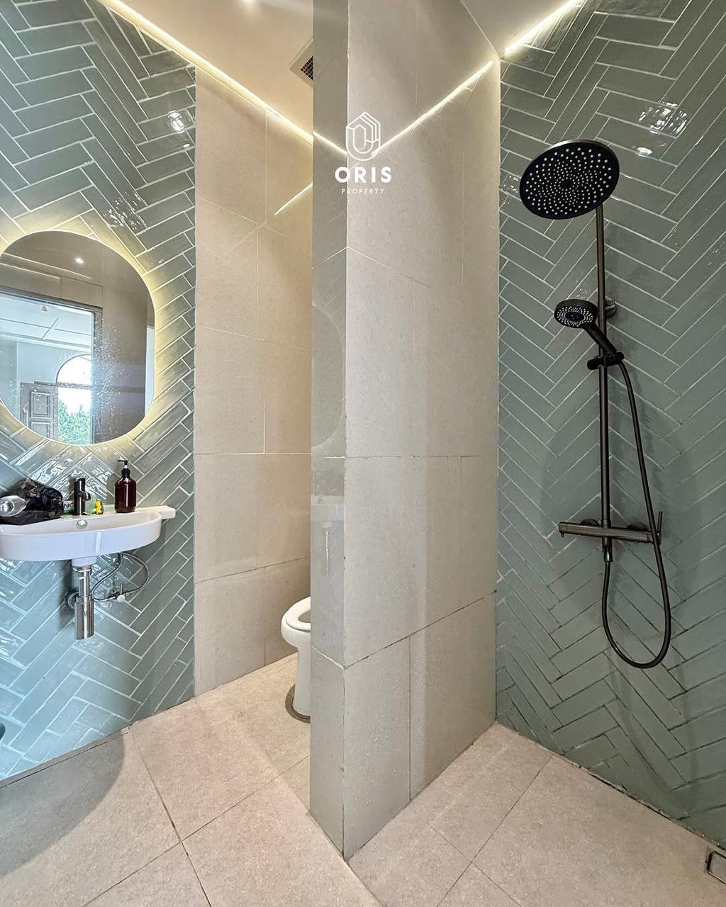 Desain Modern Classic Fully Furnished, Halaman Luas - foto 8